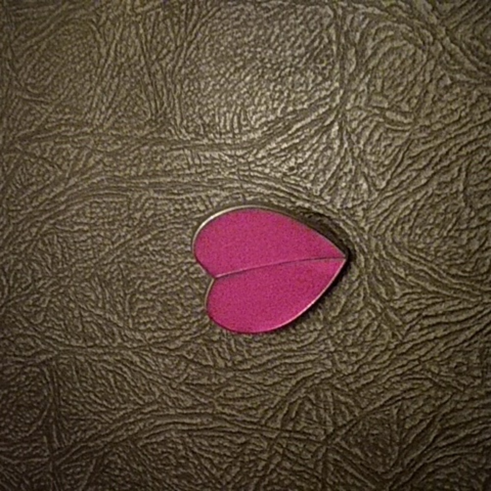 Hot Pink Heart Pin (Free Item ❄️ Winter Sale ❄️ Bundle)